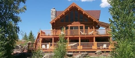 2000 square feet of wrap around decks with awesome views!  Welcome to Paradise