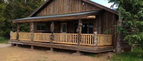 Bears Den Cabin is great for exploring Yellowstone Park & the surrounding area.