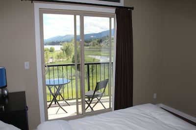 Invermere *Amazing Views* 3 BR Penthouse Lake-Front Resort Condo