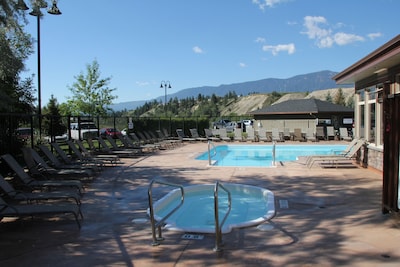 Invermere *Amazing Views* 3 BR Penthouse Lake-Front Resort Condo