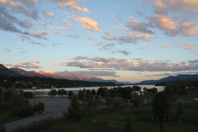 Invermere *Amazing Views* 3 BR Penthouse Lake-Front Resort Condo