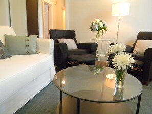 Welcome to your 'home away from home' in Old Westport, Kansas City.