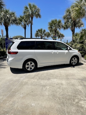Minivans available also at airports for use Tampa or Clearwater (pie) airports 