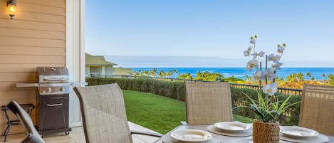 Fantastic ocean and sunset views from this gorgeous 3/2.5 town home. Seating for 6 outside or inside