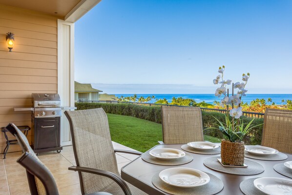 Fantastic ocean and sunset views from this gorgeous 3/2.5 town home. Seating for 6 outside or inside