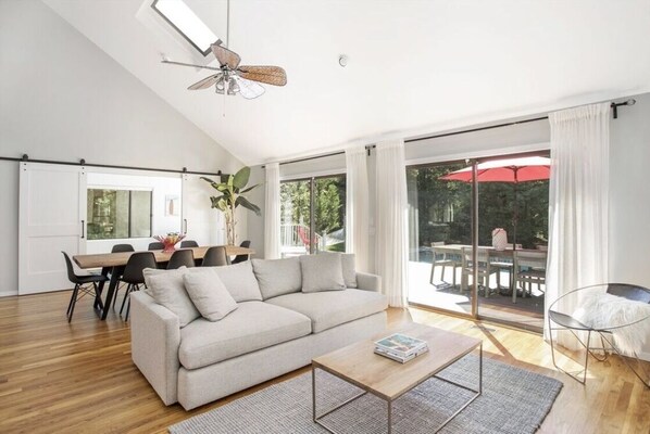 amazing living room with direct access to the deck and pool