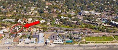 Right across the street from the beach! Walk to the park and restaurants!