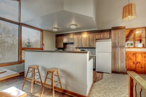 Newly renovated, well stocked kitchen