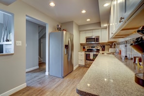 Stainless steel appliances and granite countertops!