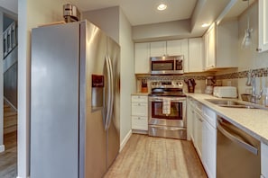 Brand New Kitchen- just renovated w/ new flooring, countertops, backsplash, and paint.