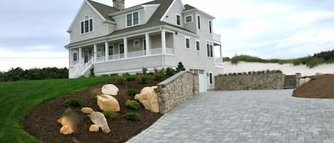 View of the house from the street. Notice the driveway features lots of parking.