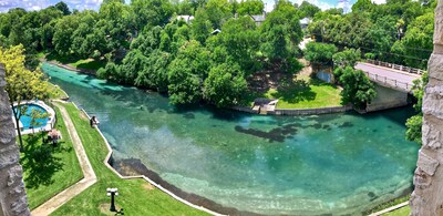 2 bedroom Condo @ Inverness, on the Comal River across from Schlitterbahn