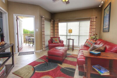 2 bedroom Condo @ Inverness, on the Comal River across from Schlitterbahn