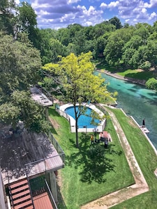 2 bedroom Condo @ Inverness, on the Comal River across from Schlitterbahn