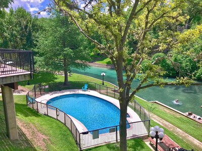 2 bedroom Condo @ Inverness, on the Comal River across from Schlitterbahn