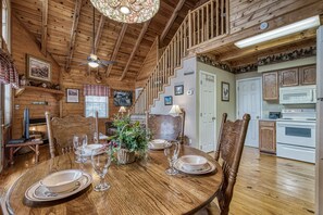 Smoky Mountain Cabin - Sweet Mountain Aire - Dining area and kitchen