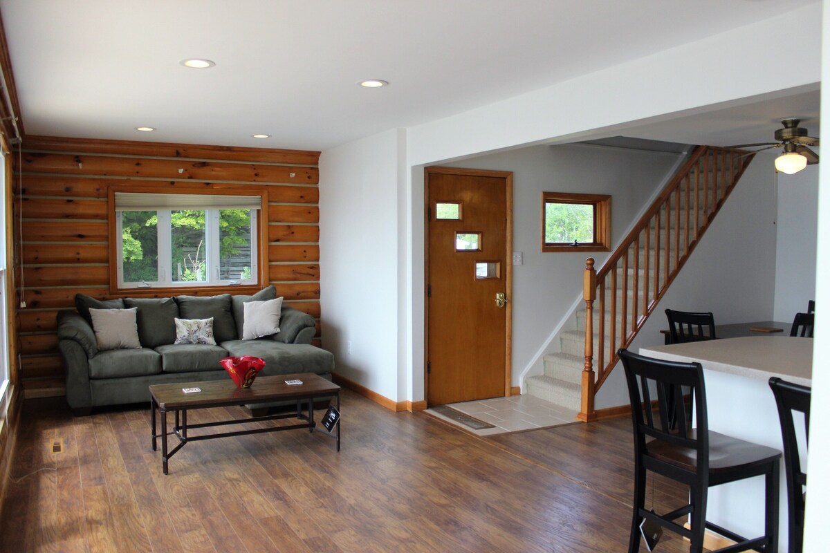 Renovated Lake Cottage: Wineries, Wildlife and Relaxation – Eagles Nest