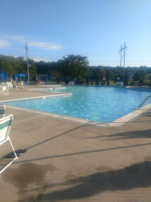 BIG SWIMMING POOL