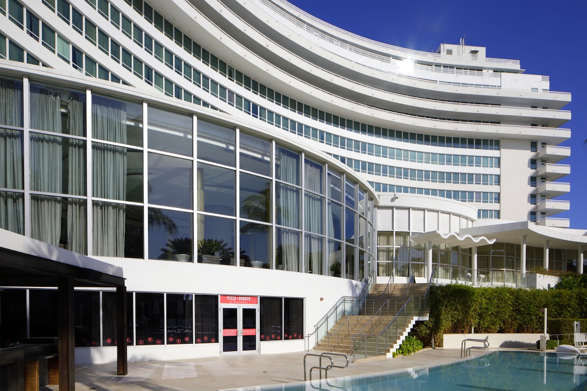 Fontainebleau Hotel Sorrento Tower Junior Suite and Spa Passes