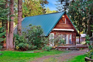 Welcome to Mt. Rainier Chipmunk Cabin sitting on 1/2 acre corner lot.