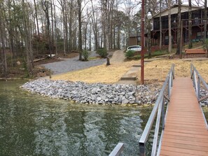 Circle drive access to boat ramp on left of picture