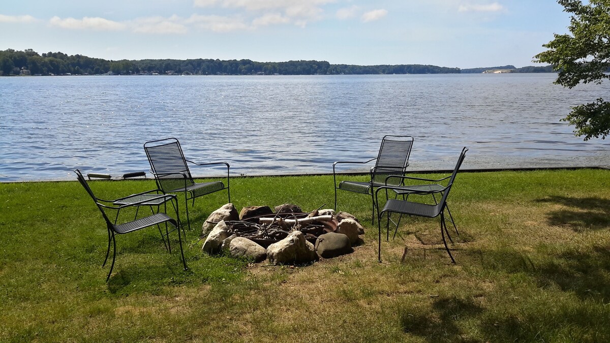 Cozy Lakeside Cottage, North Shore, Upper Hamlin