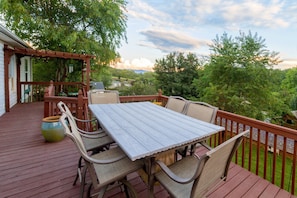 Private back deck. Enjoy coffee, a meal, a glass of wine or peace and quiet.