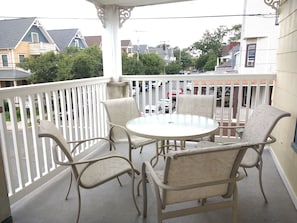 seating for 5 for dining on the deck