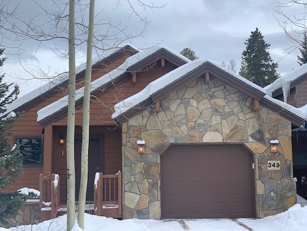 Front of House - 1 car garage holds large SUV. 1 addtl car can park in driveway