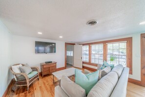 Cole Bin | Main Living Area