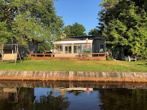 The front yard (the lake side), facing west