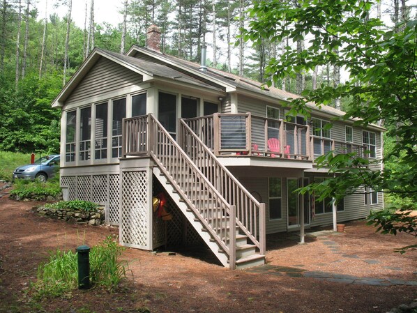 Rear of Pinewoods house facing lake.
