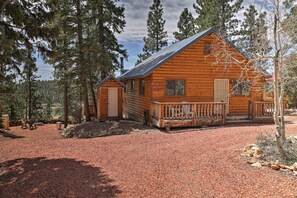 The cabin is larger than it looks with almost 1100 feet of living space