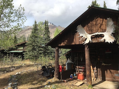 Wood River Lodge - Moose Cabin - FLY IN ONLY!