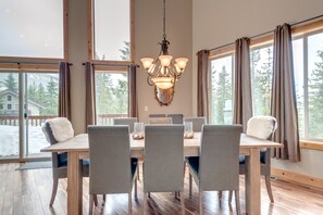 Room for 10 at the dining table