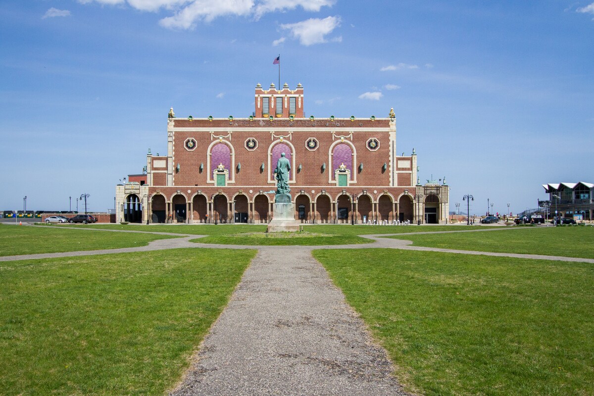 Main Image
