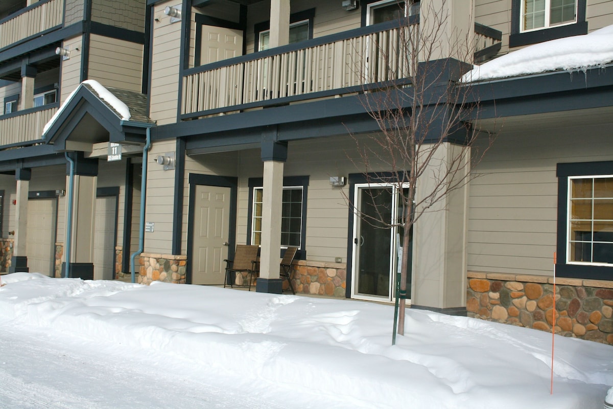 On the mountain with Heated garage