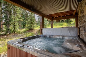 PRC Oglala 13 - Hot Tub 1