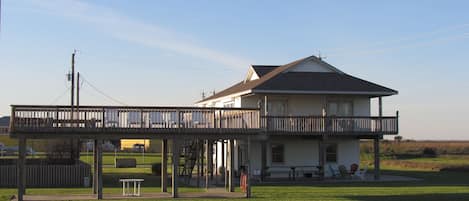 back view house and deck