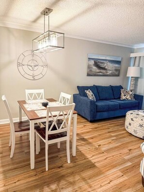 Living Room/Dining 