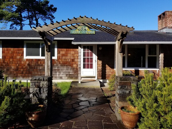 Welcome to the Gearhart retreat - wonderful Oregon coast get away, a real gem!