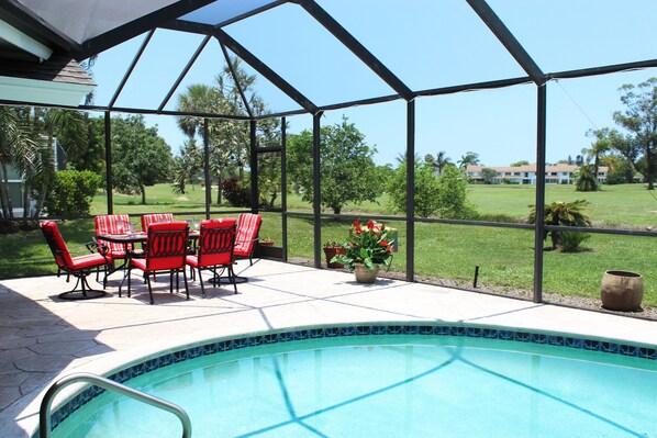 Breakfast, lunch or dinner on the patio