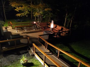 1,000sq.ft. Lounge Deck, Huger Weber Grill, 3 sofas, 3 loves, large table - FUN!
