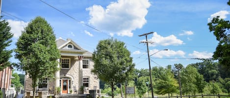 The Stone House is located directly next to Vic Thomas Park and the Greenway.