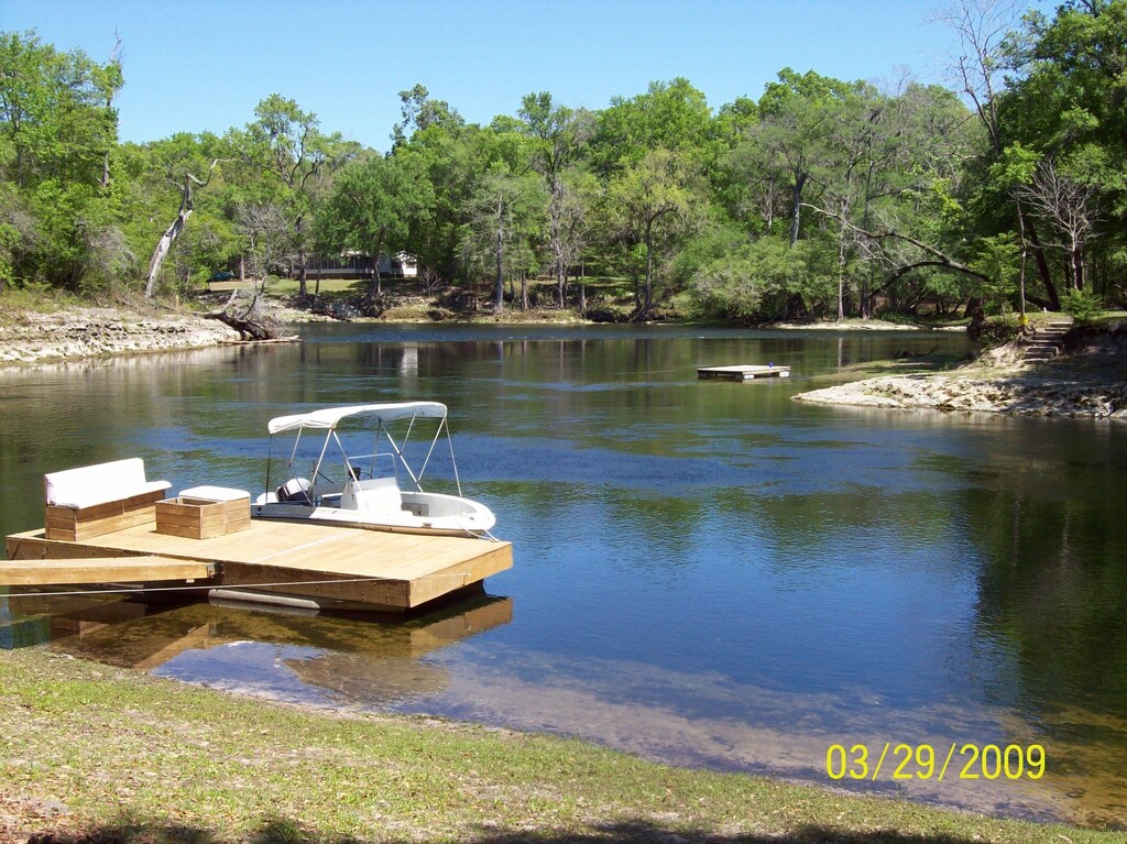 Escape to Riverbend: Your Mississippi River Oasis Awaits!