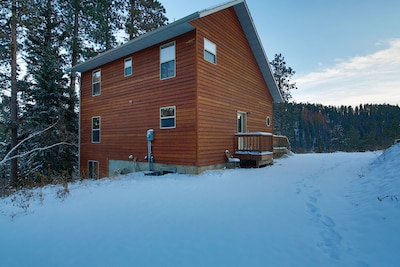 Private Lot! 4BR/3BA Sleeps 12, Near Terry Peak/Deadwood/ATV&Snowmobile Trails!!