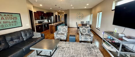 Wide open floor plan great for entertaining large groups! 