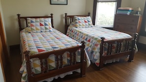 Twin bedroom - Large