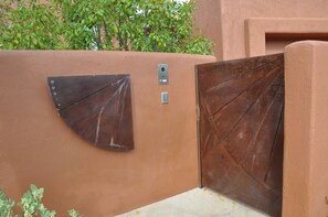 Entry gate 