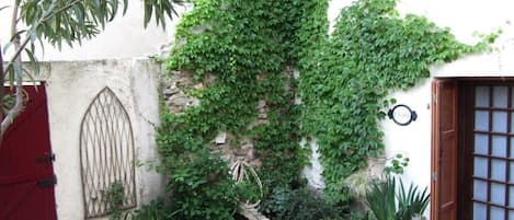 Courtyard of L'Ecurie